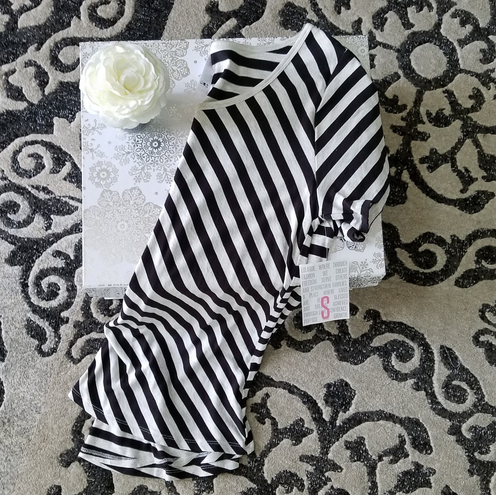 NWT LuLaroe "classic" striped black, white T-shirt